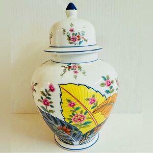 Vtg.Seymour Mann  ginger jar with lid.Made with fine china.Made in Japan